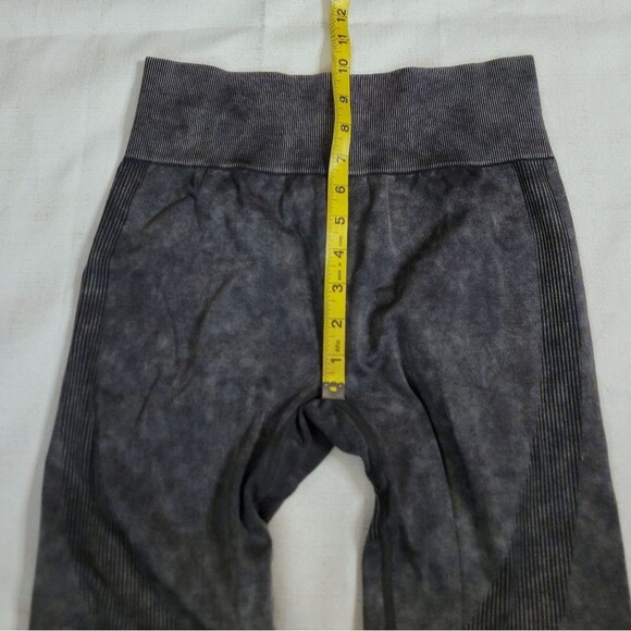 PINK Victoria's Secret Gray Acid Wash Seamless Leggings Size Large - Picture 6 of 8